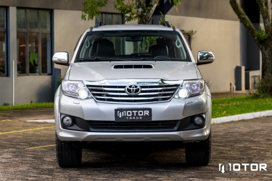 TOYOTA HILUX SW4SRV 3.0 TURBO DIESEL 7 LUGARES - 2015